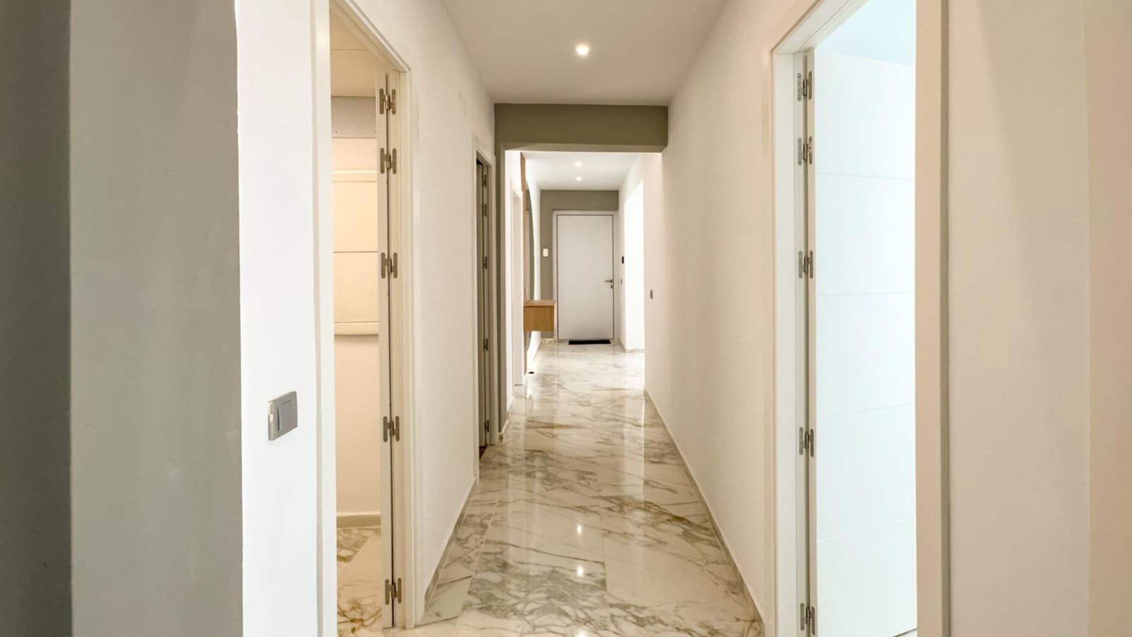 4 slaapkamer Villa te koop in Torrevieja met zwembad garage - € 995.000 (Ref: 9420017)