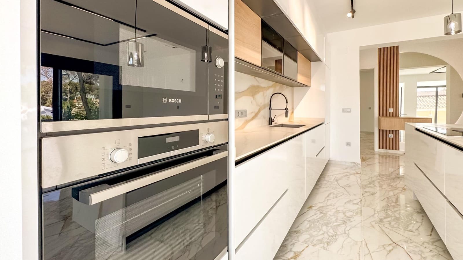 4 slaapkamer Villa te koop in Torrevieja met zwembad garage - € 995.000 (Ref: 9420017)