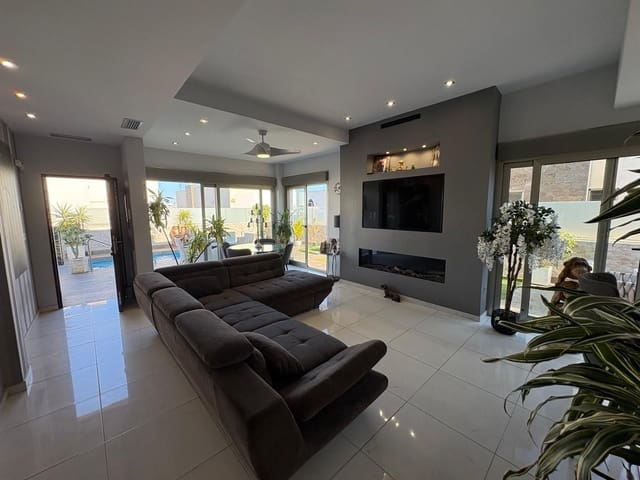 4 bedroom Villa for sale in Los Dolses, Orihuela with pool - € 477,000 (Ref: 9422309)