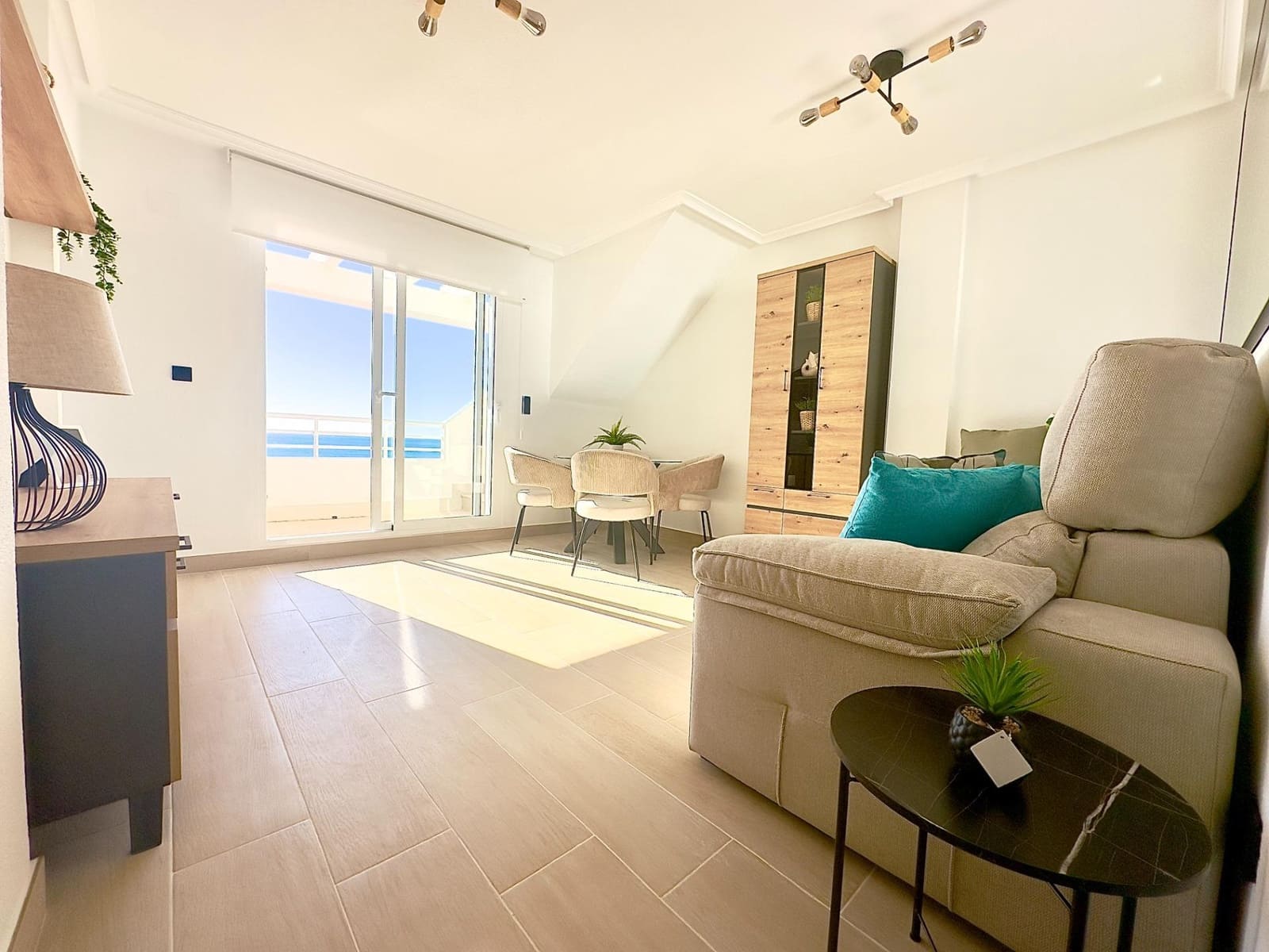 2 makuuhuone Huoneisto myytävänä paikassa Torrevieja mukana uima-altaan - 359 900 € (Ref: 9422310)