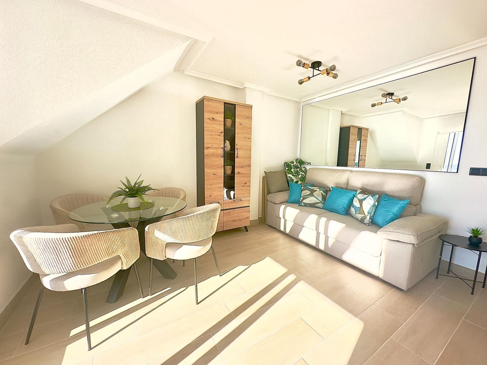 2 makuuhuone Huoneisto myytävänä paikassa Torrevieja mukana uima-altaan - 359 900 € (Ref: 9422310)