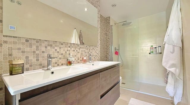 2 makuuhuone Huoneisto myytävänä paikassa Punta Prima, Orihuela mukana uima-altaan 
autotalli - 475 000 € (Ref: 9425785)