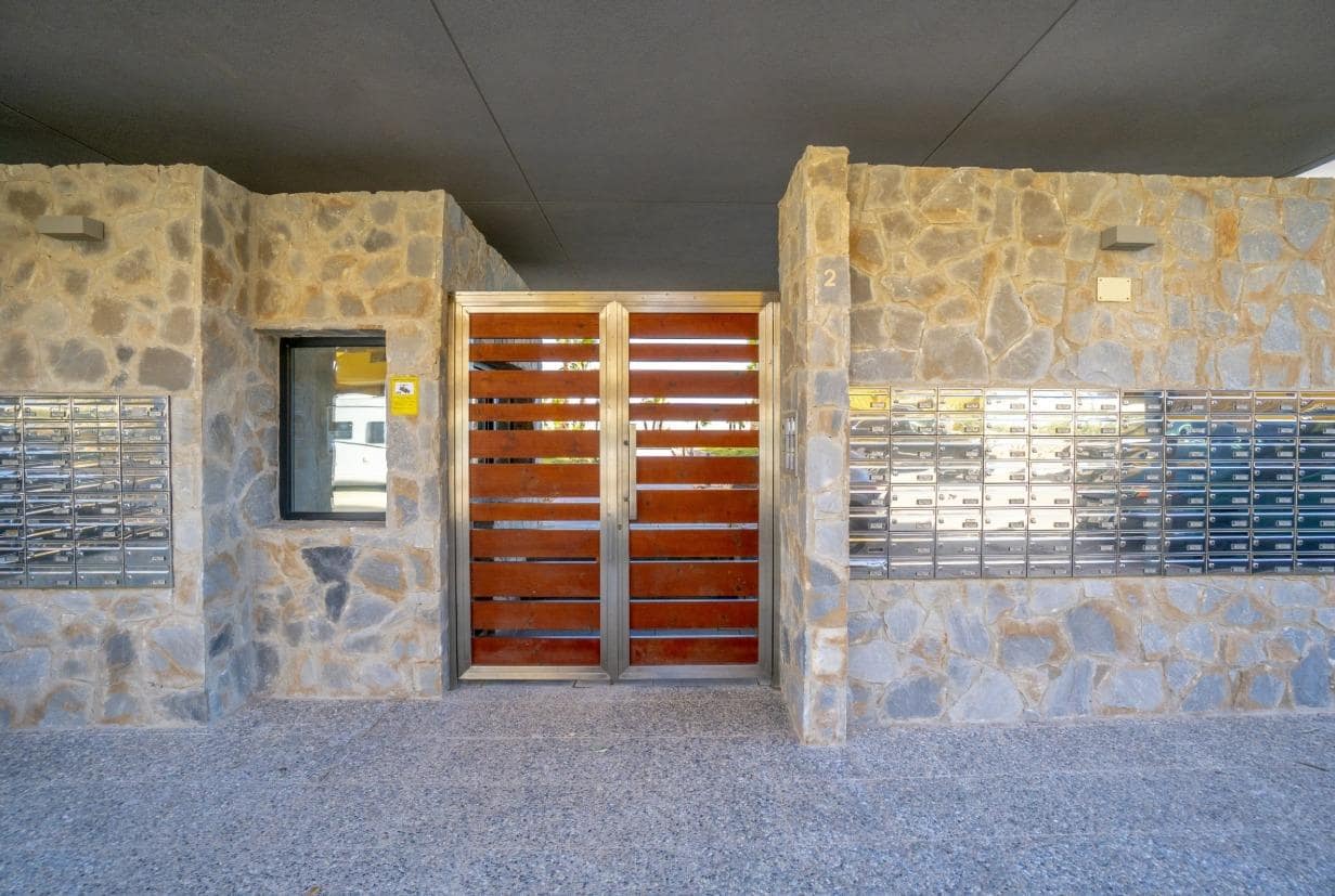 2 makuuhuone Huoneisto myytävänä paikassa Orihuela Costa mukana uima-altaan 
autotalli - 475 000 € (Ref: 9425785)