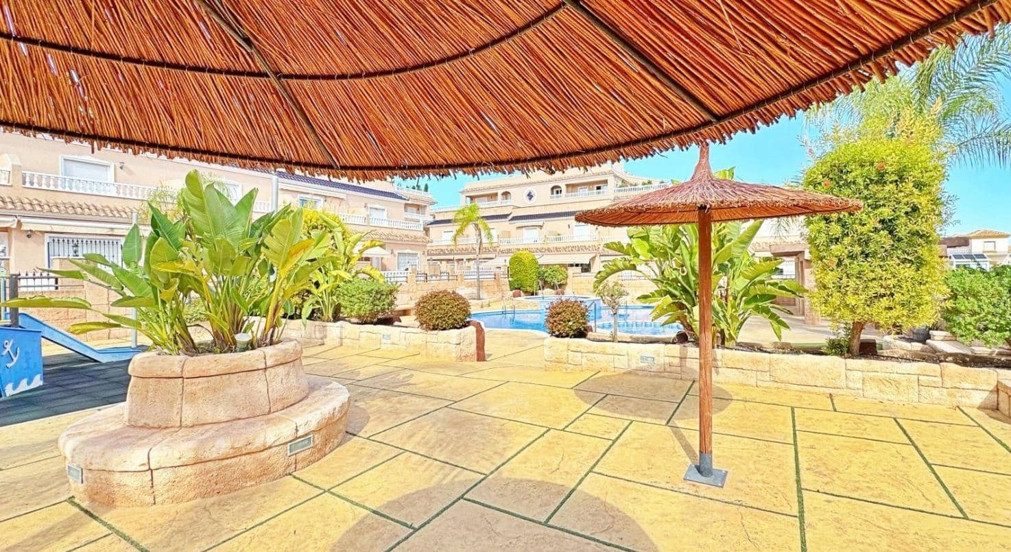 3 soveværelse Rækkehus til salg i Los Dolses med swimmingpool - € 275.900 (Ref: 9425786)