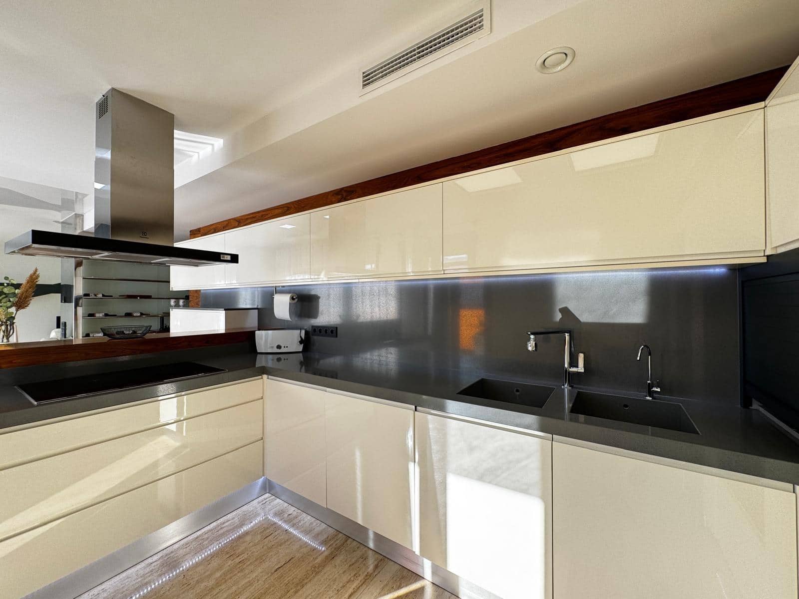 4 sypialnia Penthouse na sprzedaż w Torrevieja z basenem garażem - 529 900 € (Ref: 9427451)