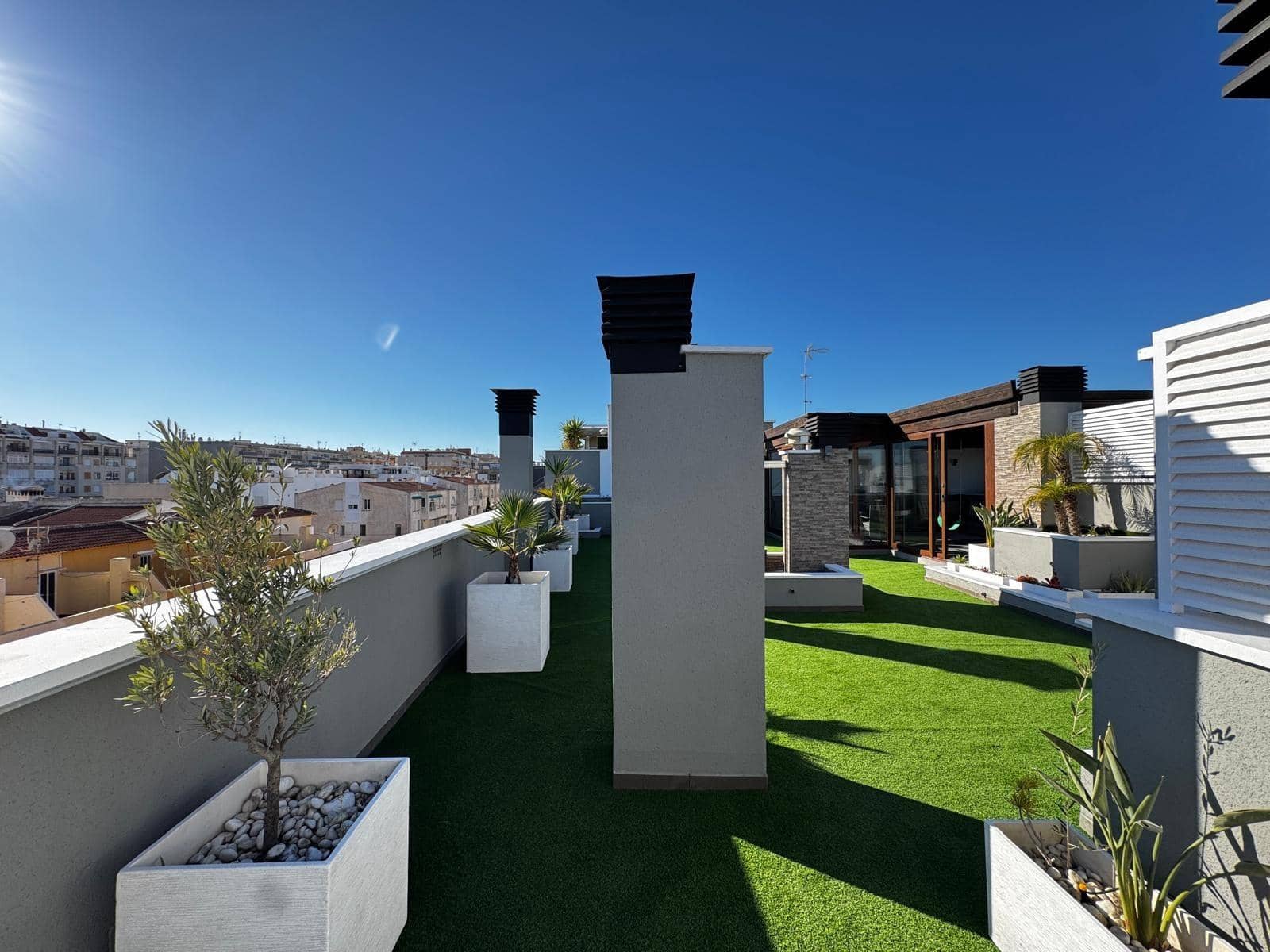 4 sypialnia Penthouse na sprzedaż w Torrevieja z basenem garażem - 529 900 € (Ref: 9427451)