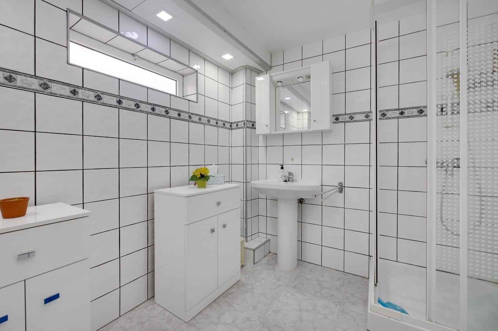 4 bedroom Villa for sale in Playa Flamenca with garage - € 315,000 (Ref: 9436110)