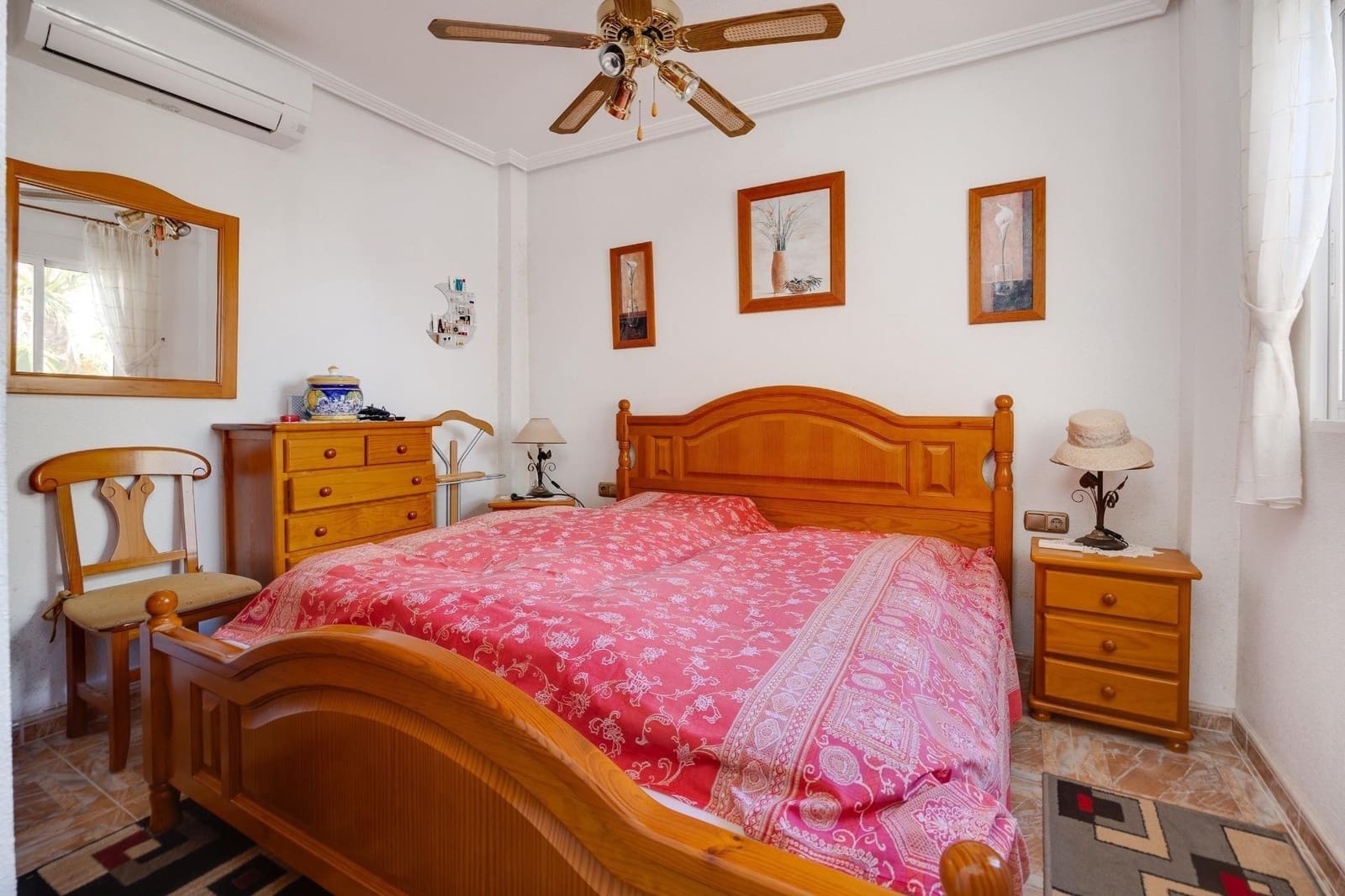 4 bedroom Villa for sale in Playa Flamenca with garage - € 315,000 (Ref: 9436110)