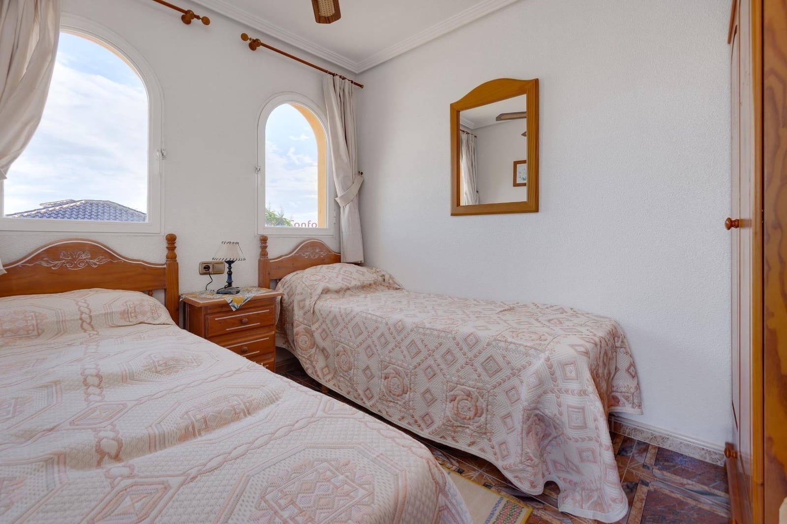 4 bedroom Villa for sale in Playa Flamenca with garage - € 315,000 (Ref: 9436110)