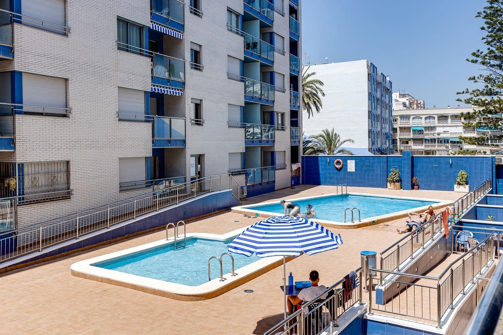 Studio til salg i Torrevieja med swimmingpool - € 119.990 (Ref: 9443361)