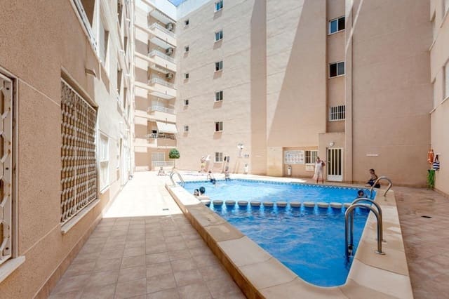 Piso de 1 habitación en Centro, Torrevieja en venta con piscina - 98.000 € (Ref: 9452847)
