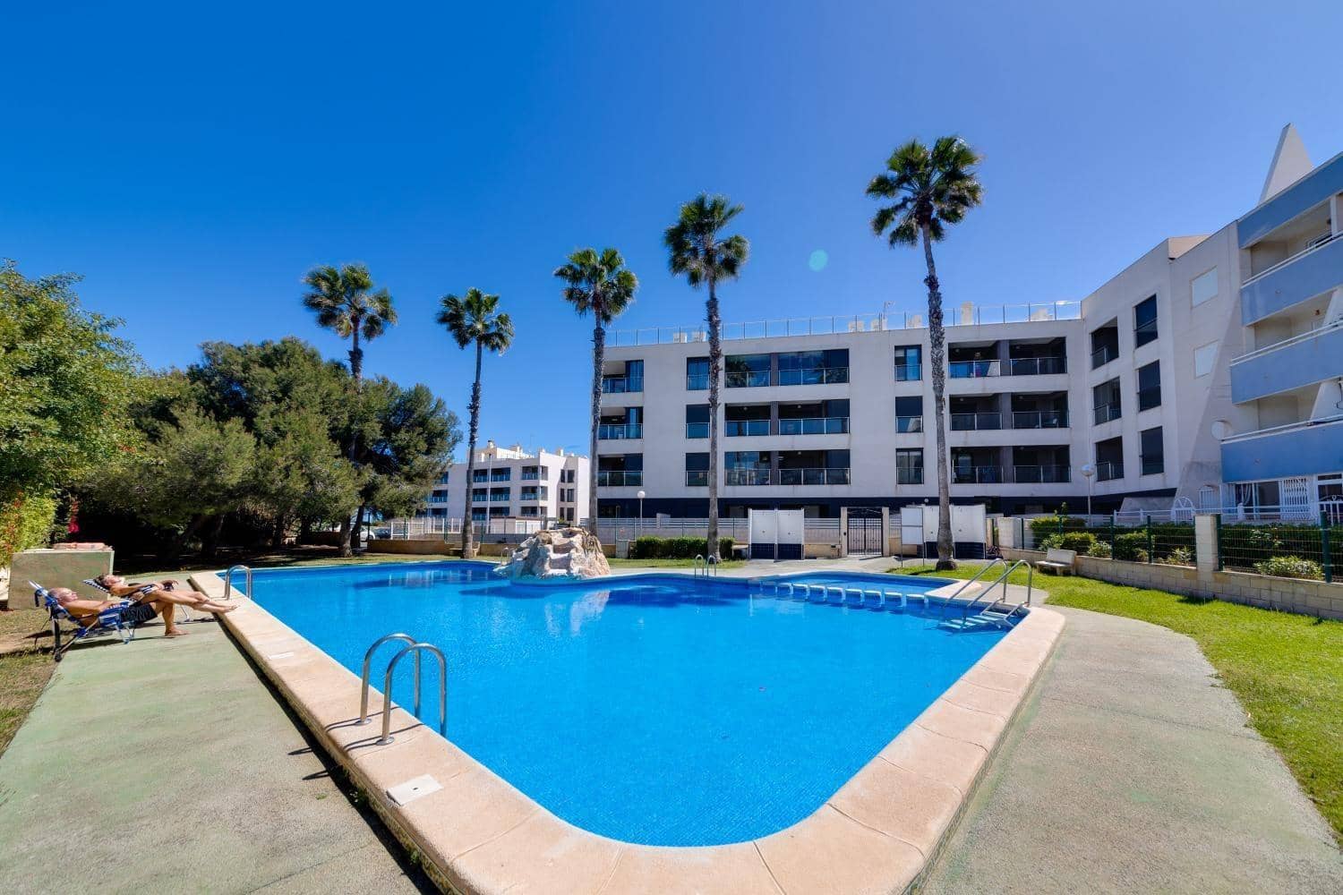 2 slaapkamer Appartement te koop in Torrevieja met zwembad - € 254.000 (Ref: 9452848)