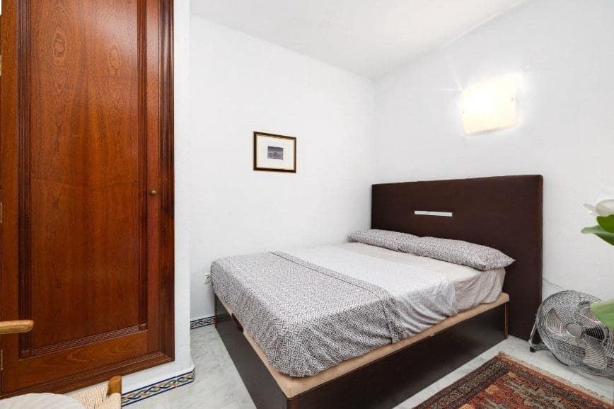 Apartamento de 2 habitaciones en Torrevieja en venta con piscina - 275.000 € (Ref: 9462530)