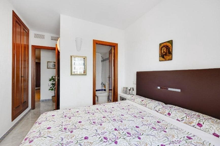 Apartamento de 2 habitaciones en Torrevieja en venta con piscina - 275.000 € (Ref: 9462530)