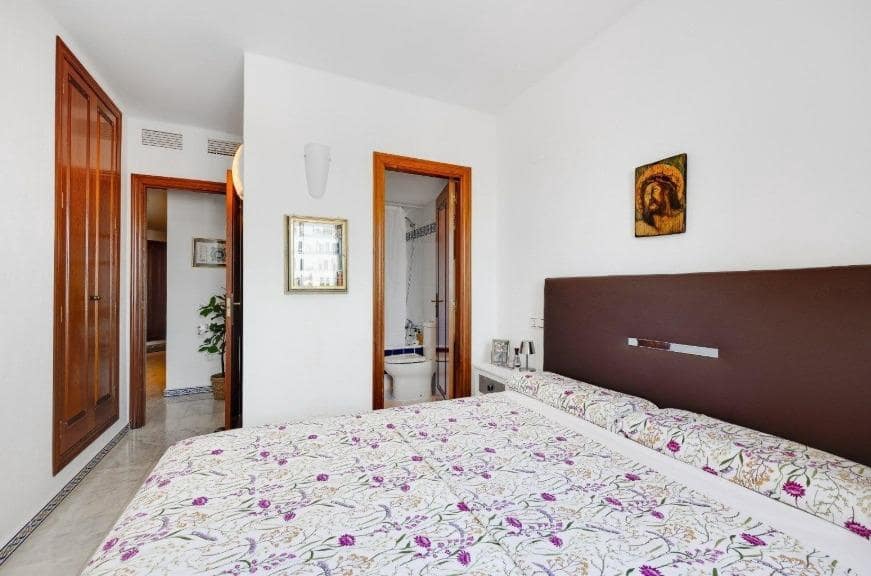 Apartamento de 2 habitaciones en Torrevieja en venta con piscina - 275.000 € (Ref: 9462530)