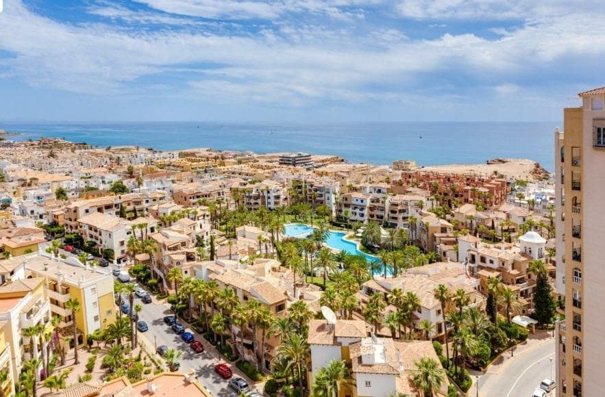 Apartamento de 2 habitaciones en Torrevieja en venta con piscina - 275.000 € (Ref: 9462530)