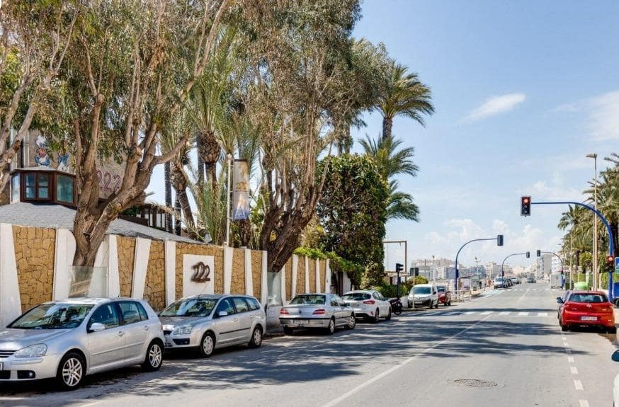 Apartamento de 2 habitaciones en Torrevieja en venta con piscina - 275.000 € (Ref: 9462530)