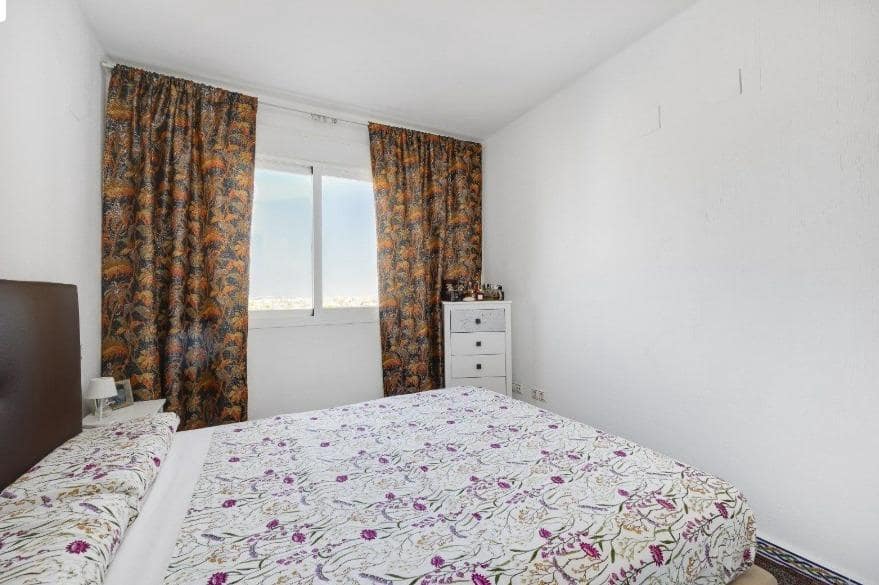 Apartamento de 2 habitaciones en Torrevieja en venta con piscina - 275.000 € (Ref: 9462530)