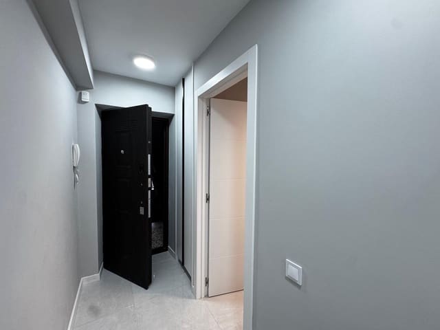 3 Zimmer Apartment zu verkaufen in Torrevieja - 180.000 € (Ref: 9468607)