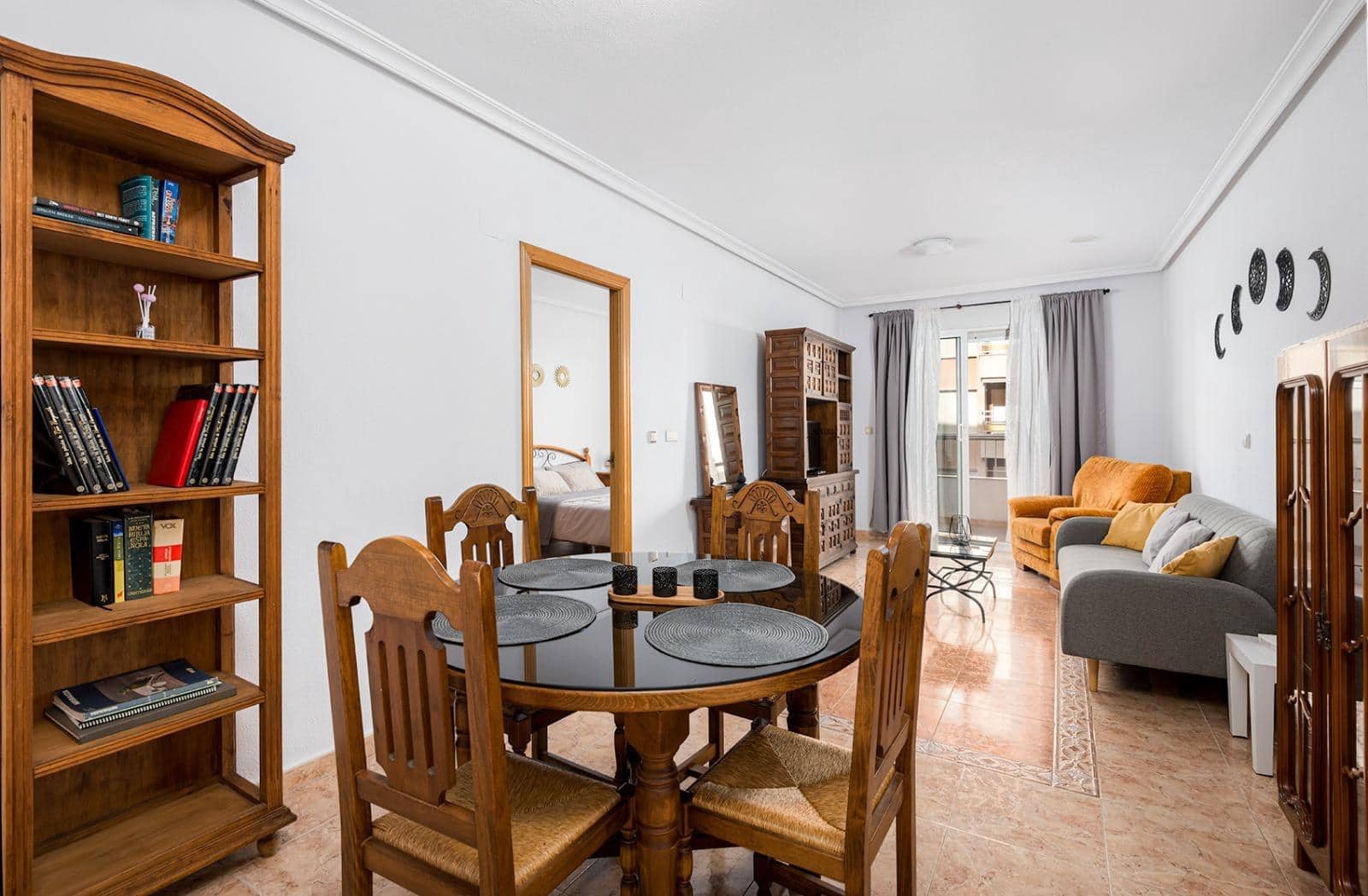 3 bedroom Flat for sale in Torrevieja - € 290,000 (Ref: 9470970)