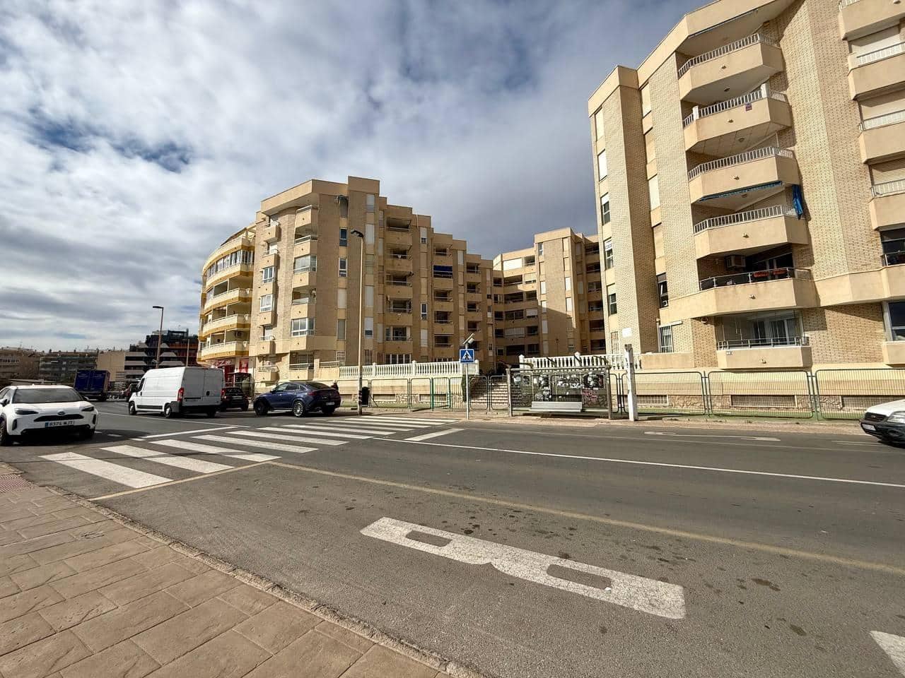 3 bedroom Apartment for sale in Torrevieja with garage - € 399,000 (Ref: 9470976)