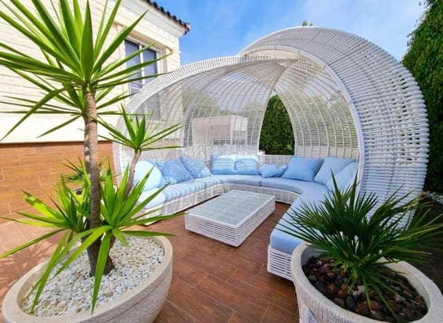 Chalet de 5 habitaciones en La Mata, Torrevieja en venta - 1.170.000 € (Ref: 9471227)