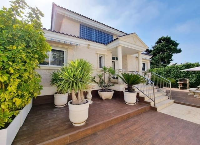 Chalet de 5 habitaciones en La Mata, Torrevieja en venta - 1.170.000 € (Ref: 9471227)