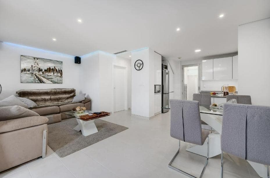 Adosado de 3 habitaciones en Torrevieja en venta con piscina - 349.990 € (Ref: 9471232)