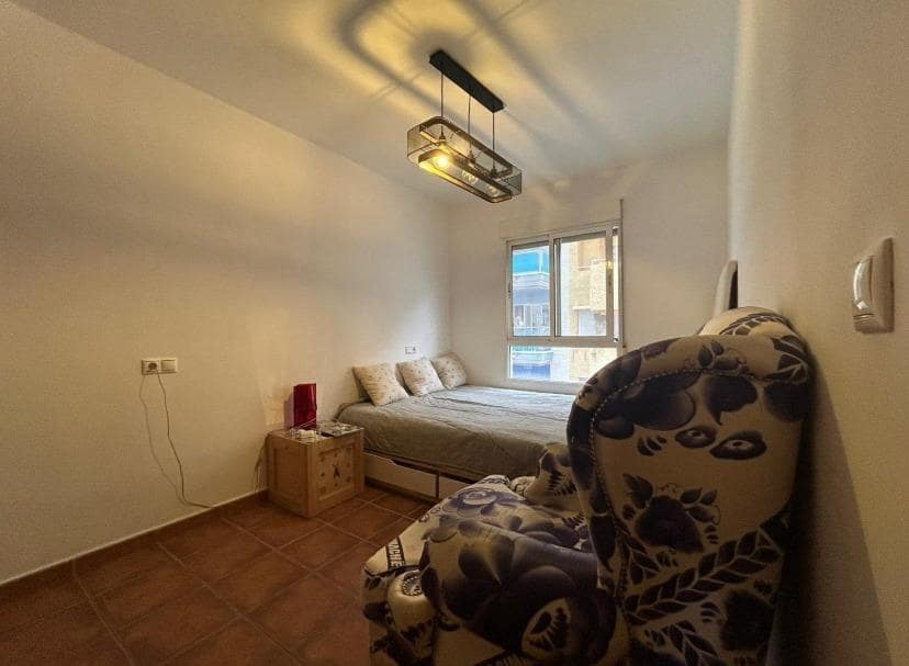 Apartamento de 2 habitaciones en Torrevieja en venta - 130.990 € (Ref: 9471234)