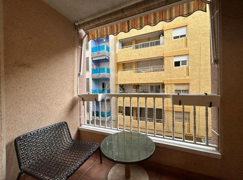 Apartamento de 2 habitaciones en Torrevieja en venta - 130.990 € (Ref: 9471234)