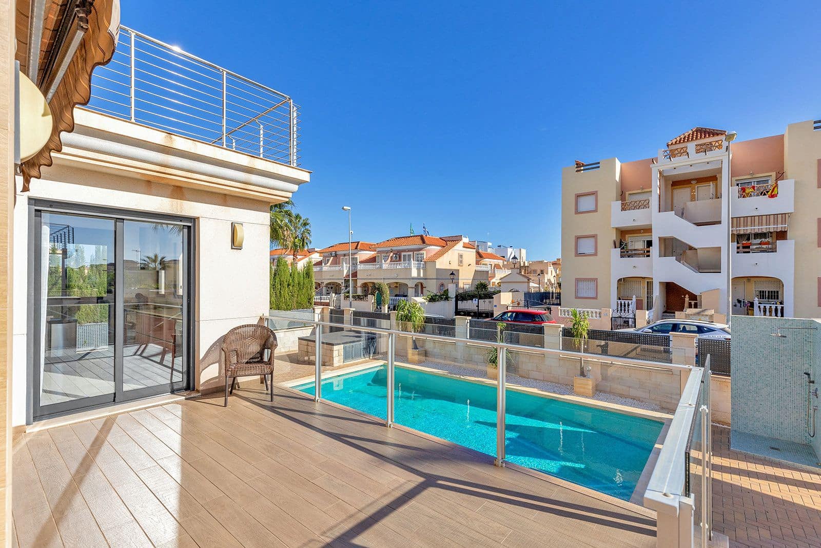 Chalet de 5 habitaciones en La Zenia en venta con piscina - 950.000 € (Ref: 9474994)