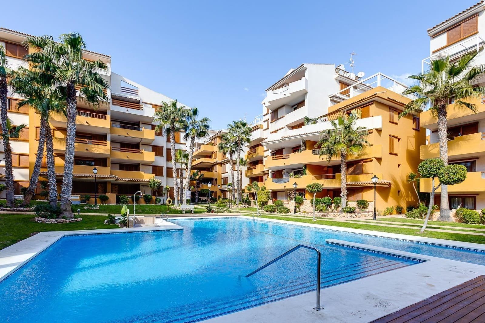 2 bedroom Apartment for sale in Punta Prima with pool - € 260,000 (Ref: 9478794)