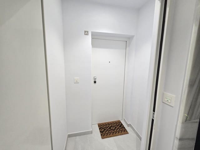 2 quarto Apartamento para venda em Torrevieja com piscina - 260 000 € (Ref: 9479201)