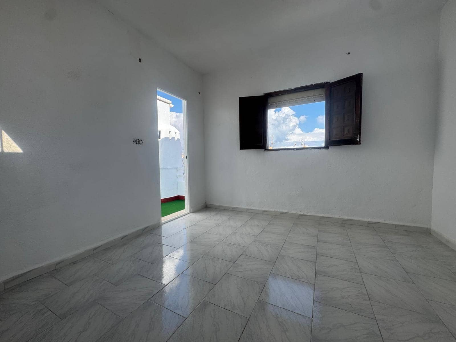 Adosado de 3 habitaciones en Torrevieja en venta - 219.500 € (Ref: 9483921)