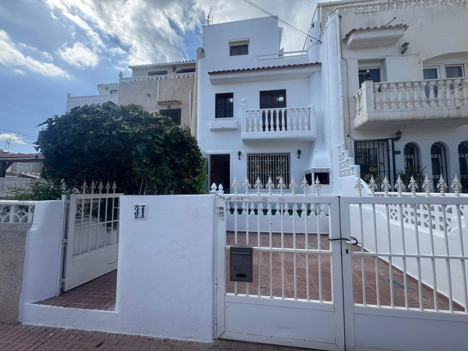 Adosado de 3 habitaciones en Torrevieja en venta - 219.500 € (Ref: 9483921)