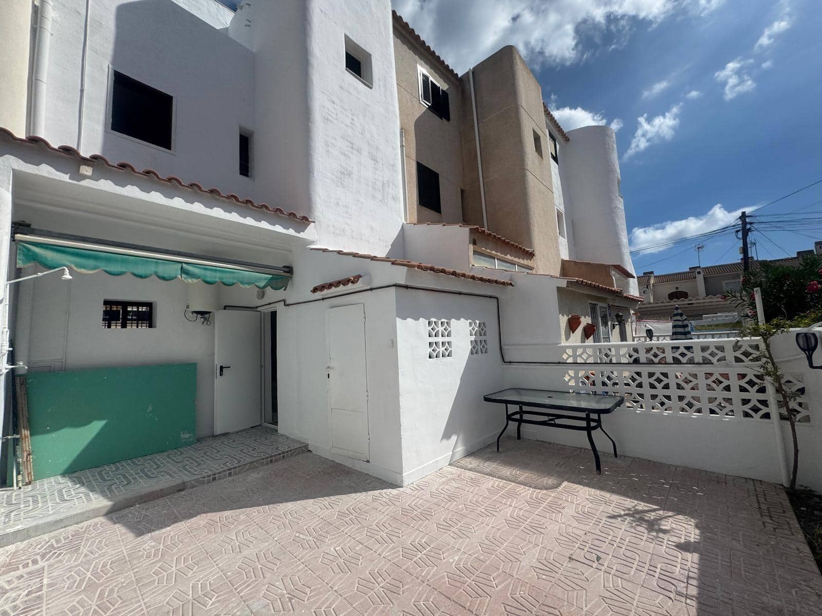 Adosado de 3 habitaciones en Torrevieja en venta - 219.500 € (Ref: 9483921)