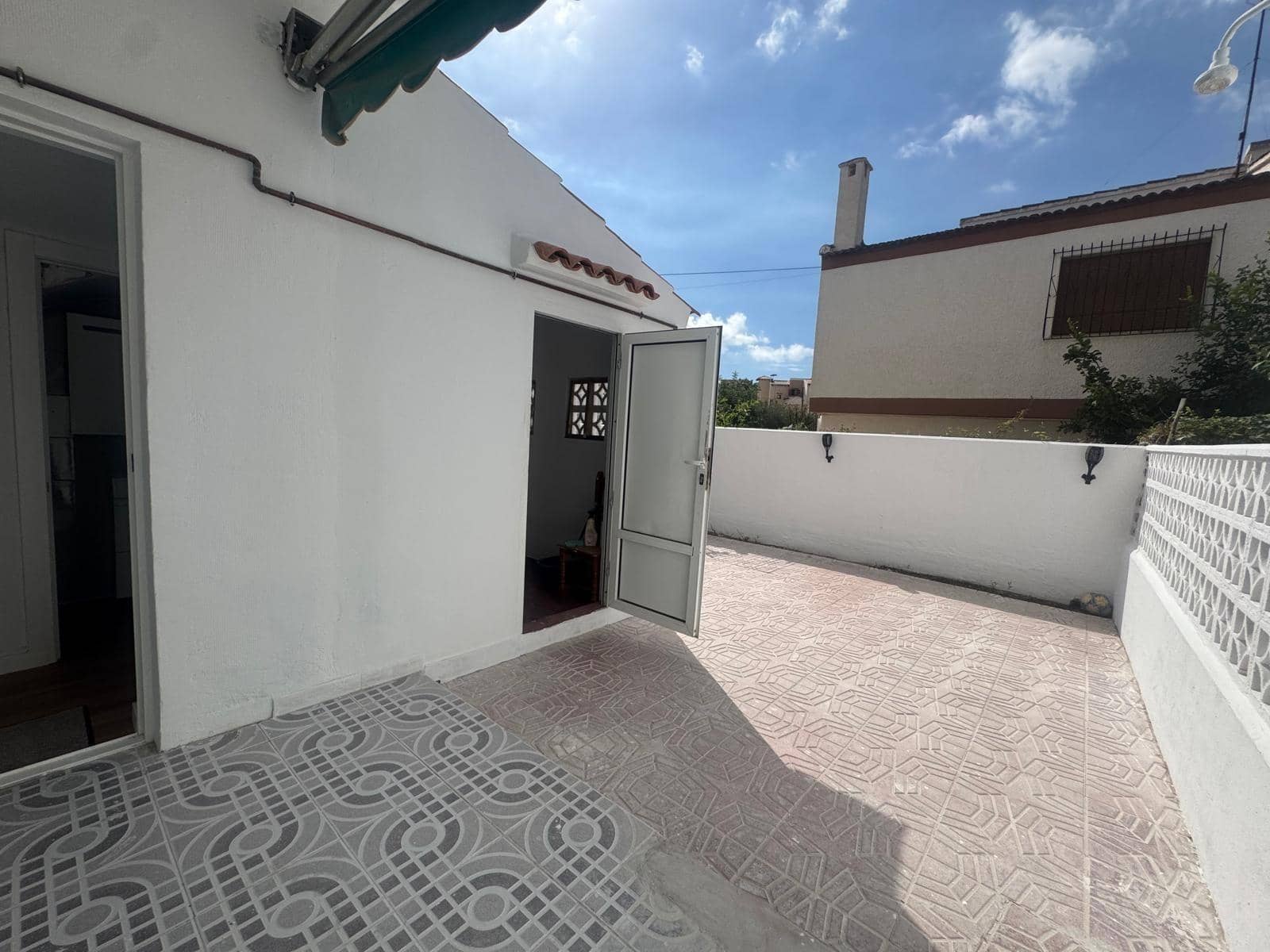 Adosado de 3 habitaciones en Torrevieja en venta - 219.500 € (Ref: 9483921)