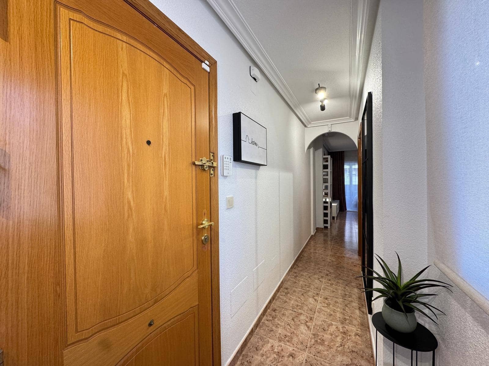 Ático de 2 habitaciones en Torrevieja en venta - 169.900 € (Ref: 9483923)