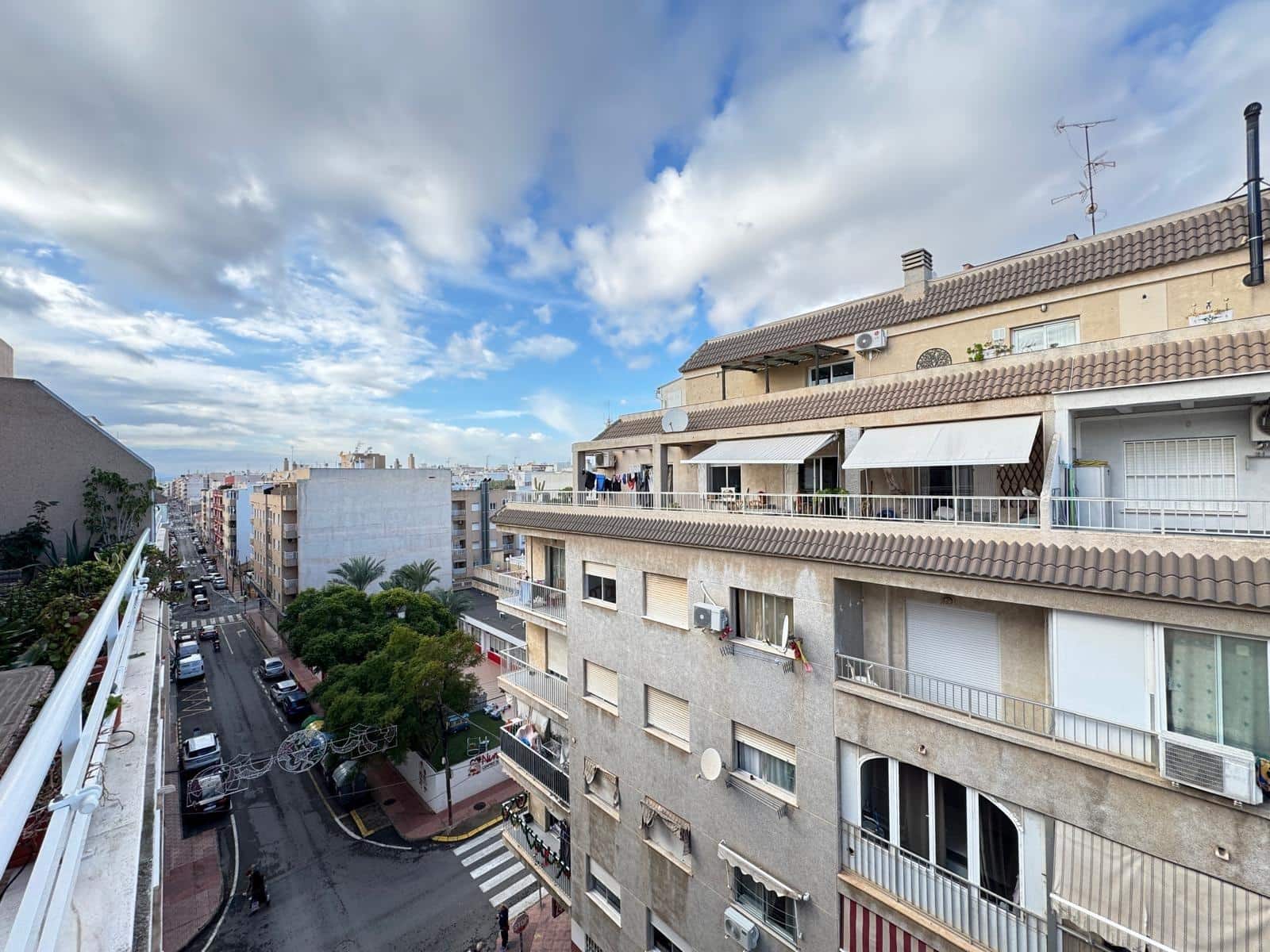 Ático de 2 habitaciones en Torrevieja en venta - 169.900 € (Ref: 9483923)