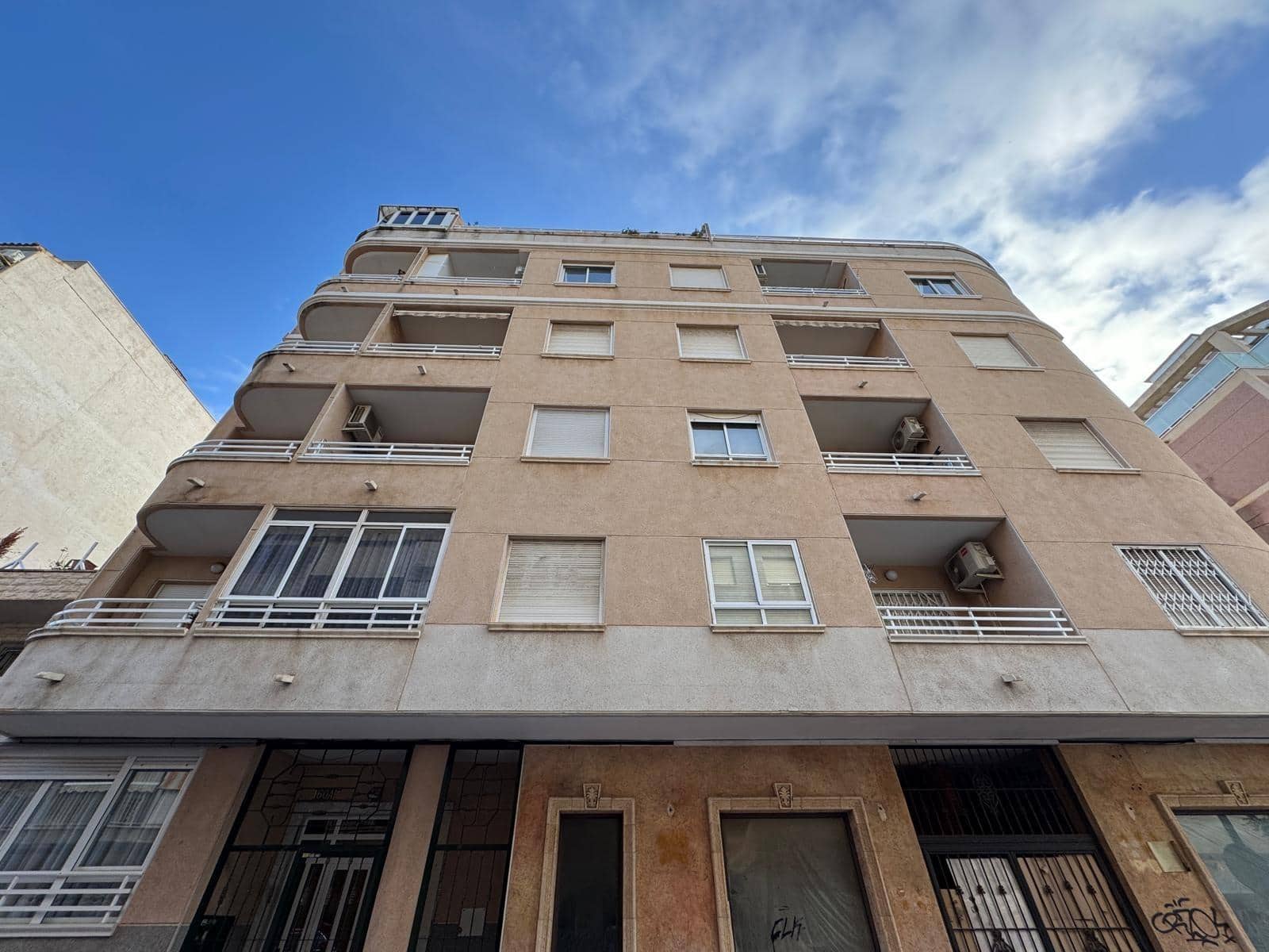 Ático de 2 habitaciones en Torrevieja en venta - 169.900 € (Ref: 9483923)