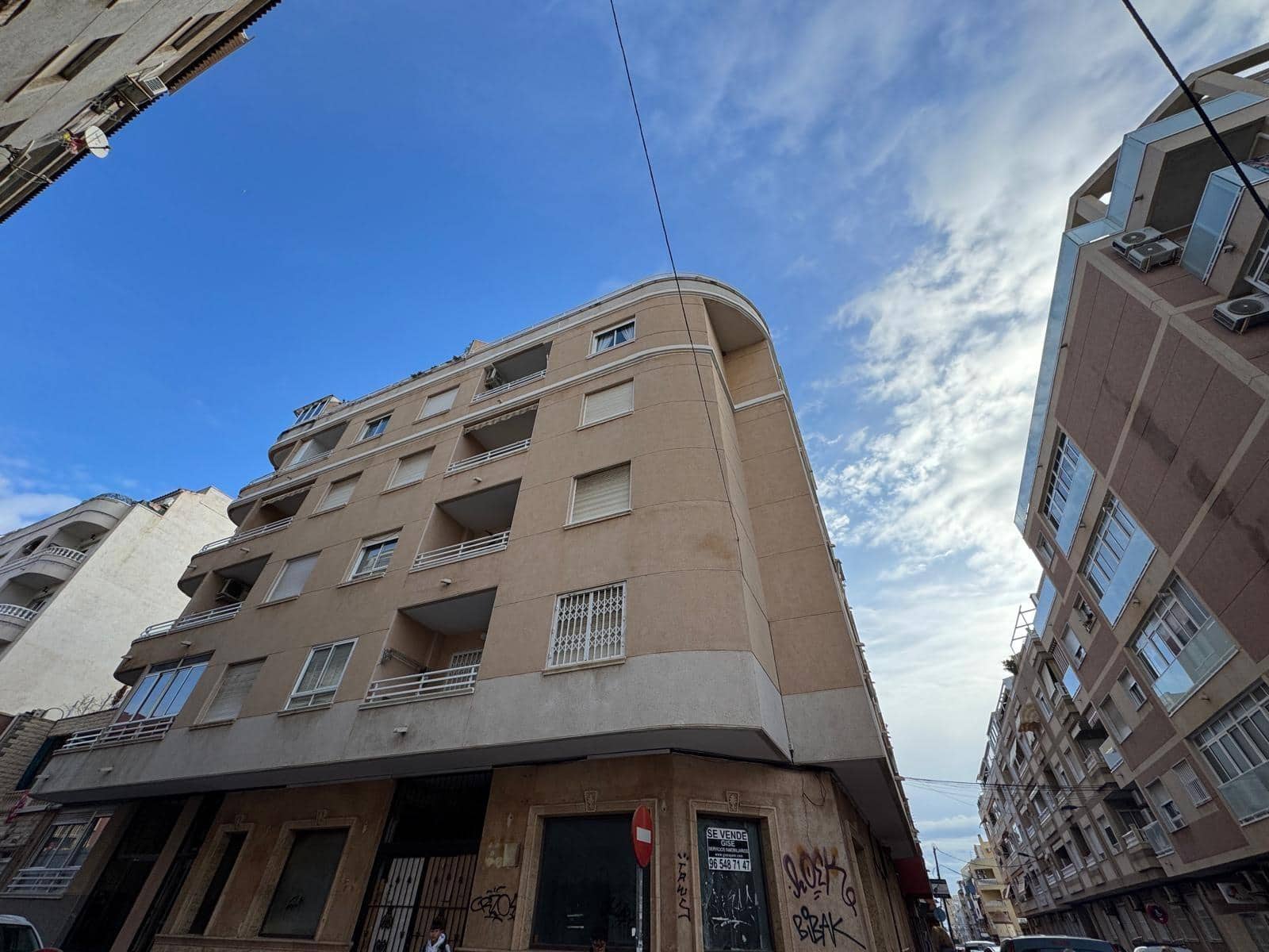 Ático de 2 habitaciones en Torrevieja en venta - 169.900 € (Ref: 9483923)