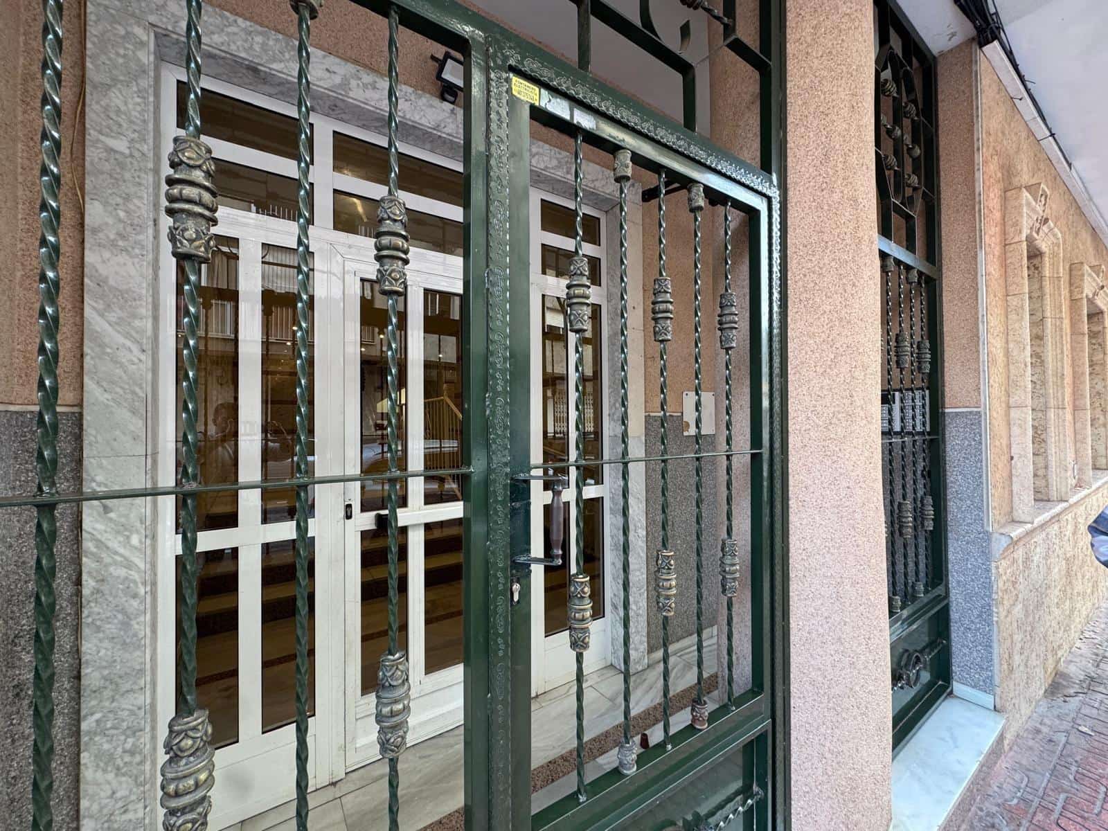 Ático de 2 habitaciones en Torrevieja en venta - 169.900 € (Ref: 9483923)