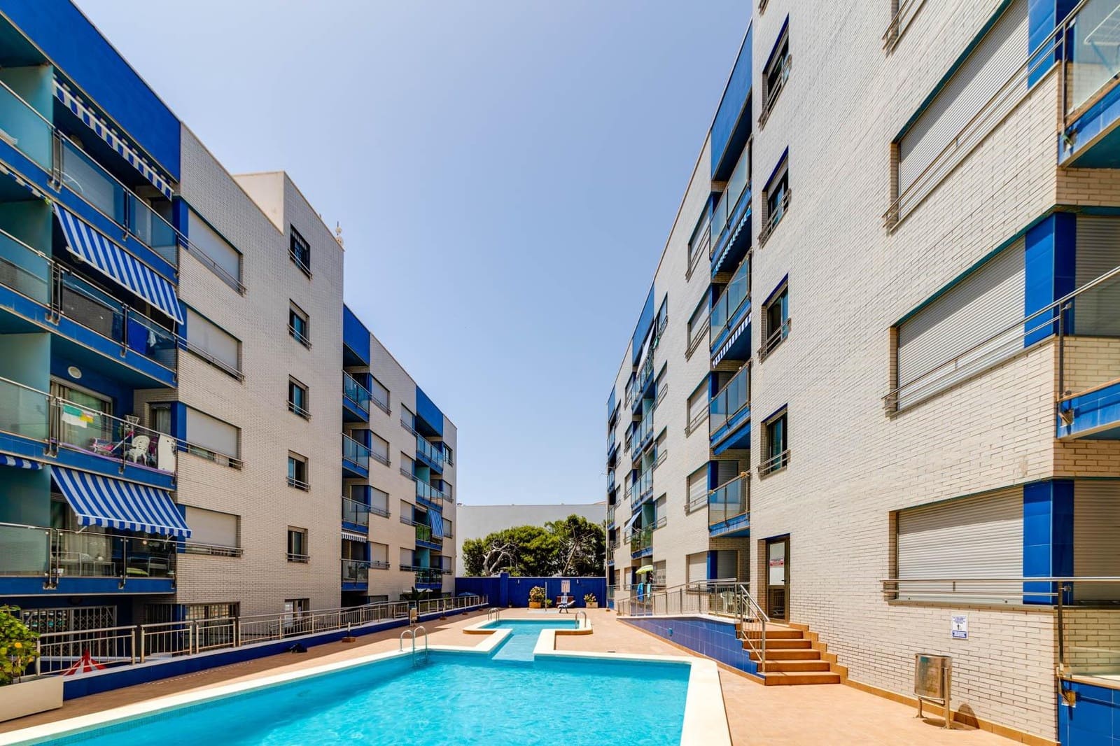 Studio for sale in Torrevieja with pool - € 123,900 (Ref: 9488412)