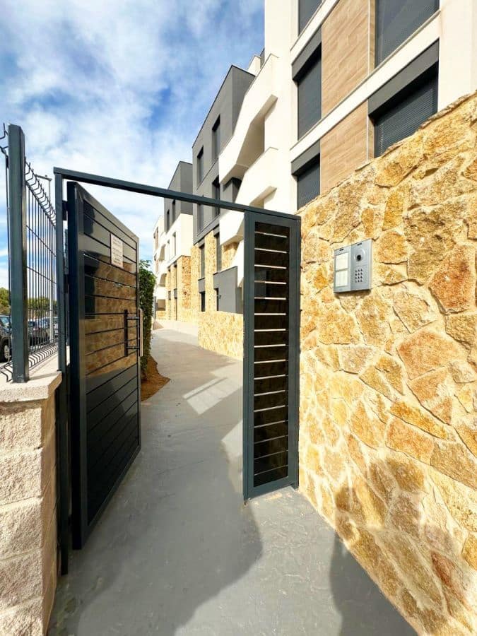 2 bedroom Apartment for sale in La Florida with pool garage - € 279,000 (Ref: 9499043)