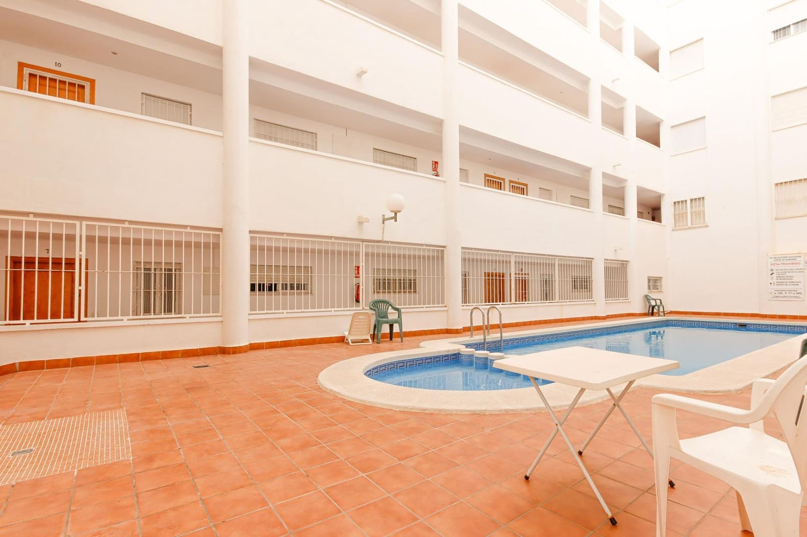 2 slaapkamer Appartement te koop in Torrevieja met zwembad garage - € 127.000 (Ref: 9499774)