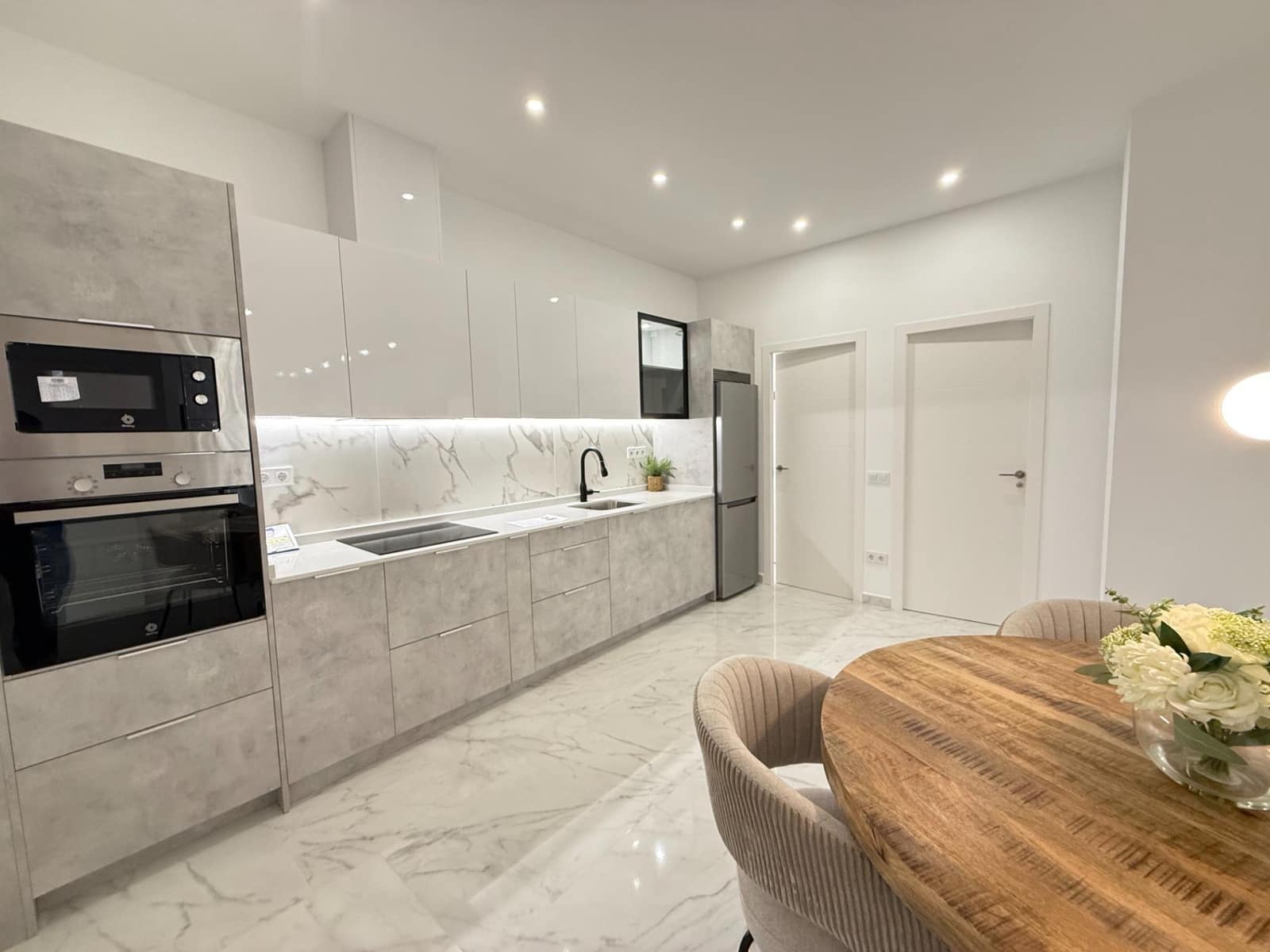 2 bedroom Apartment for sale in Torrevieja - € 259,000 (Ref: 9504509)