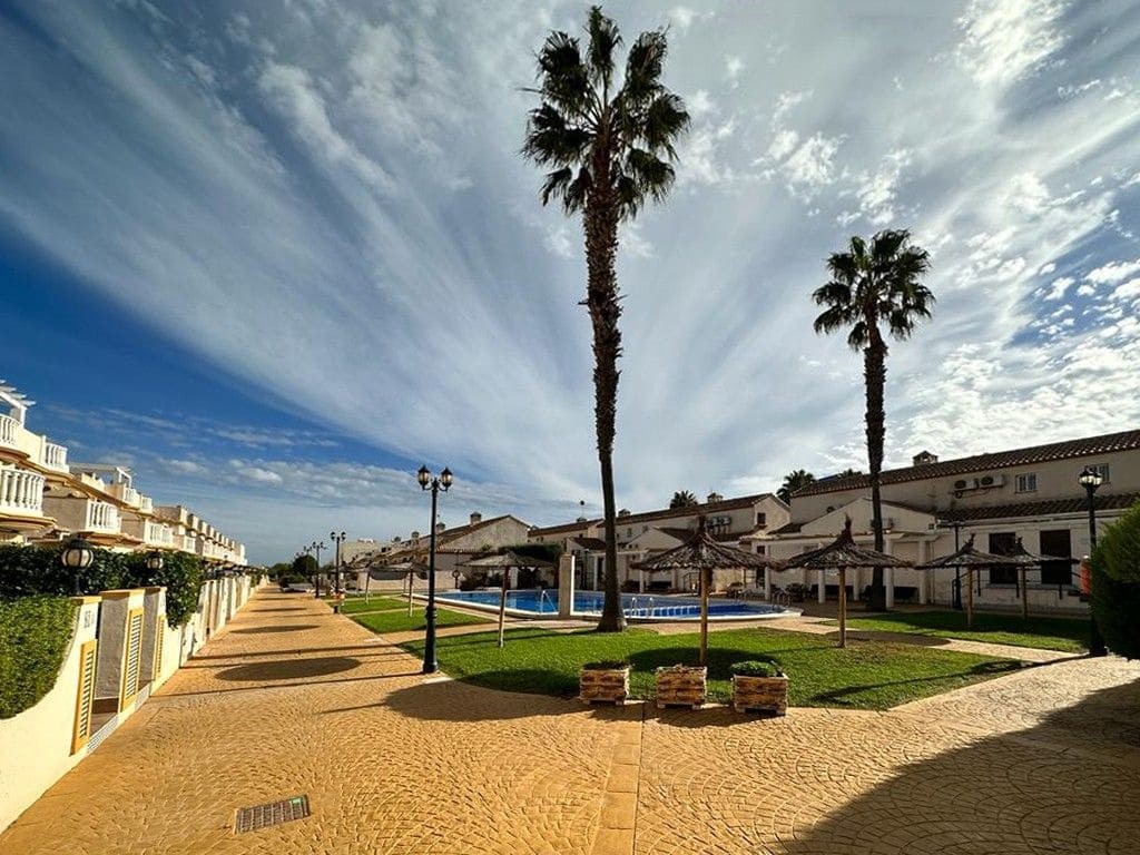 Apartamento de 1 habitación en Cabo Roig en venta con piscina garaje - 148.000 € (Ref: 9509227)