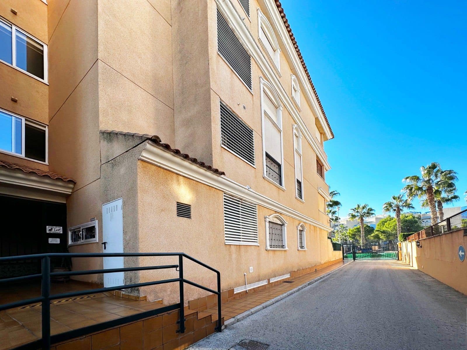 Apartamento de 1 habitación en Cabo Roig en venta con piscina garaje - 148.000 € (Ref: 9509227)