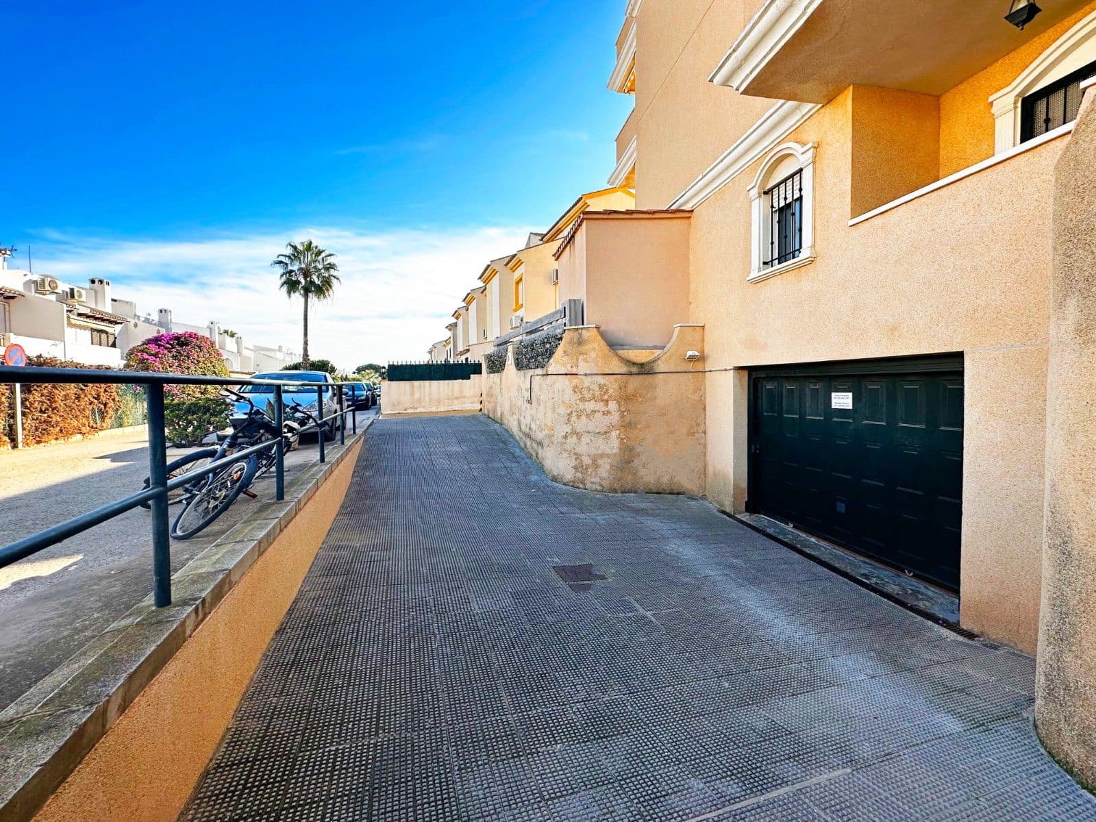 Apartamento de 1 habitación en Cabo Roig en venta con piscina garaje - 148.000 € (Ref: 9509227)