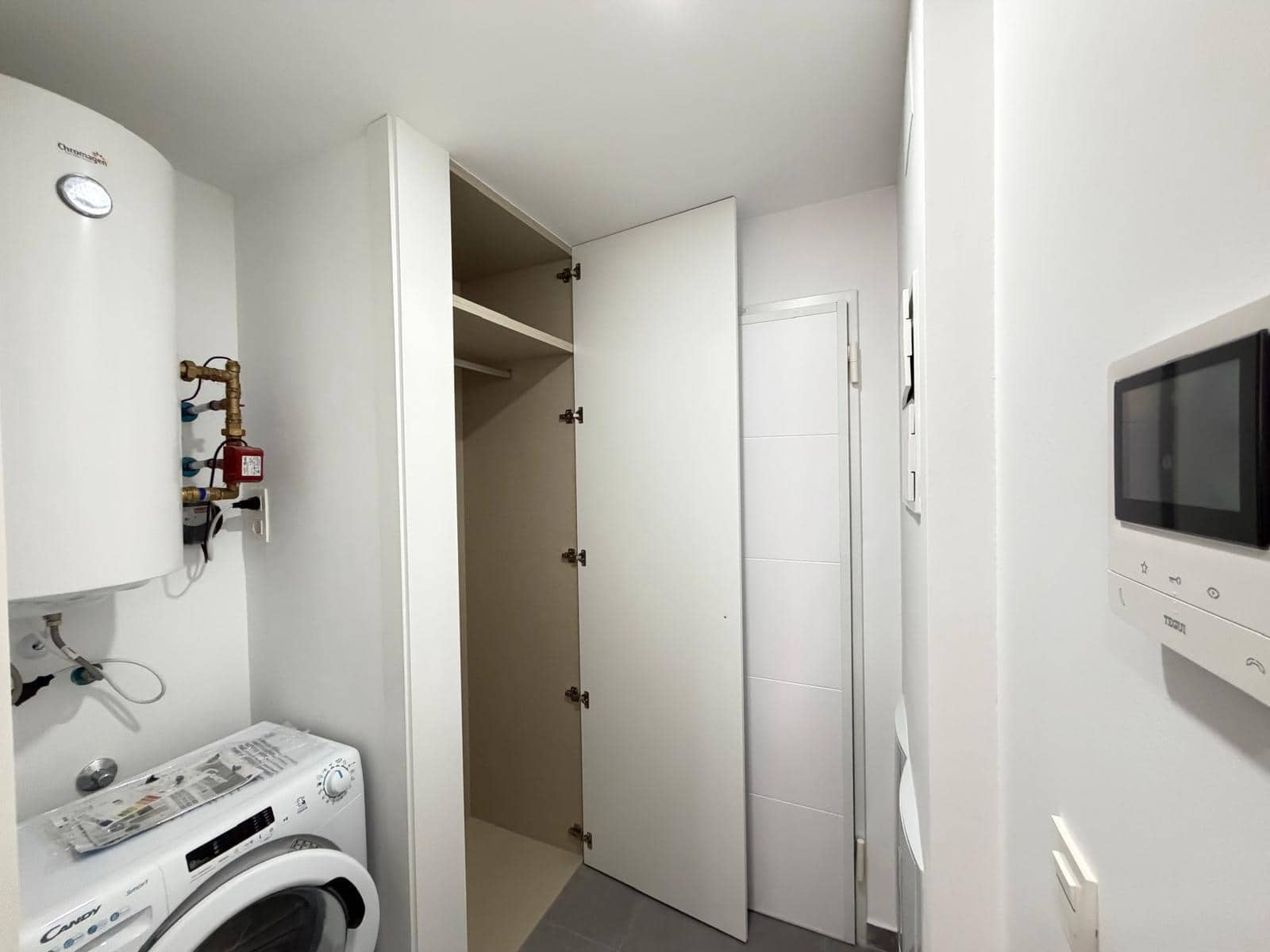 3 makuuhuone Huoneisto myytävänä paikassa Torrevieja mukana uima-altaan 
autotalli - 349 000 € (Ref: 9520892)